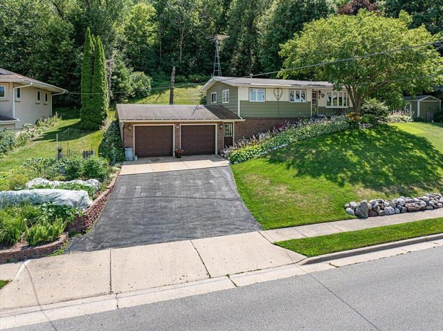 295 Hartford ROAD, Slinger, WI 53086