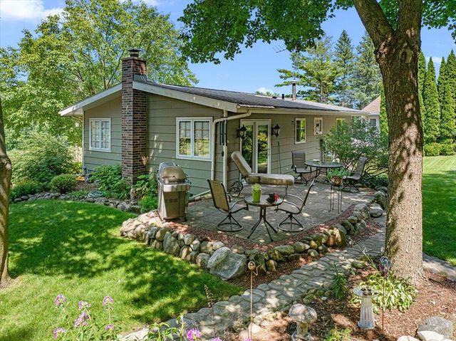 295 Hartford ROAD, Slinger, WI 53086