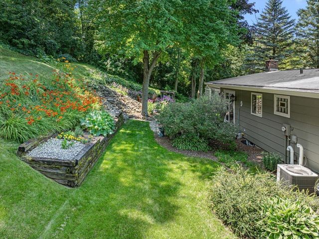 295 Hartford ROAD, Slinger, WI 53086