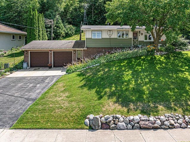 295 Hartford ROAD, Slinger, WI 53086