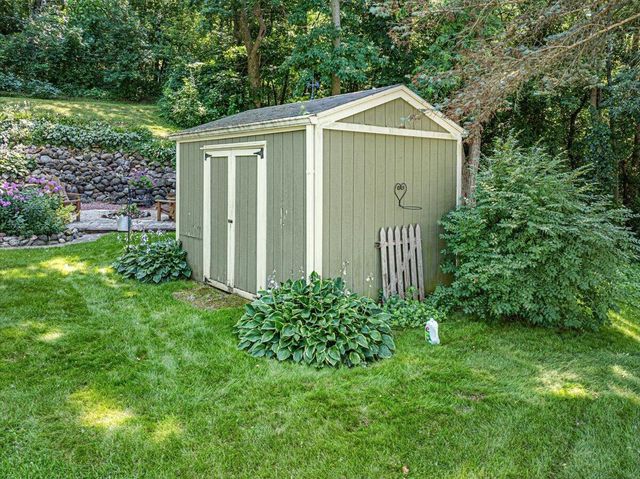 295 Hartford ROAD, Slinger, WI 53086