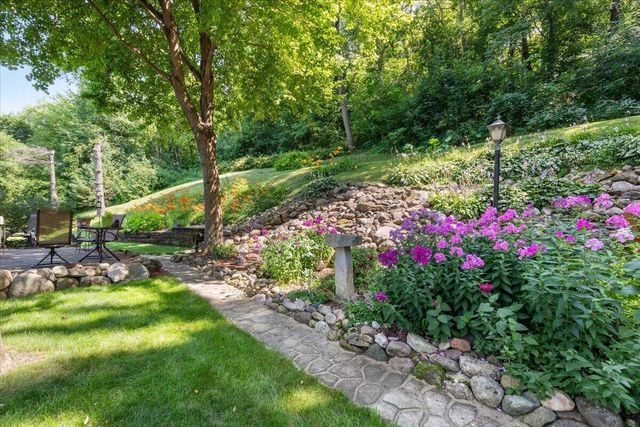 295 Hartford ROAD, Slinger, WI 53086