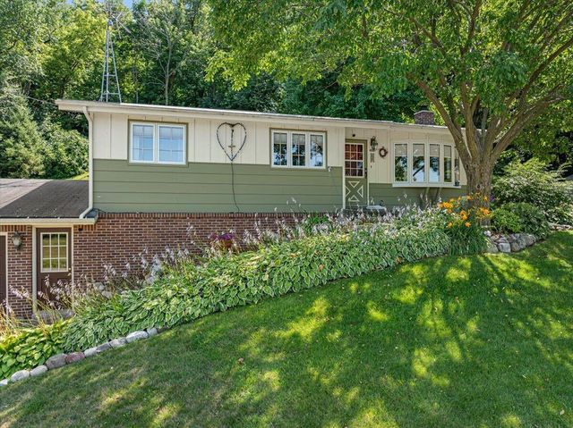 295 Hartford ROAD, Slinger, WI 53086