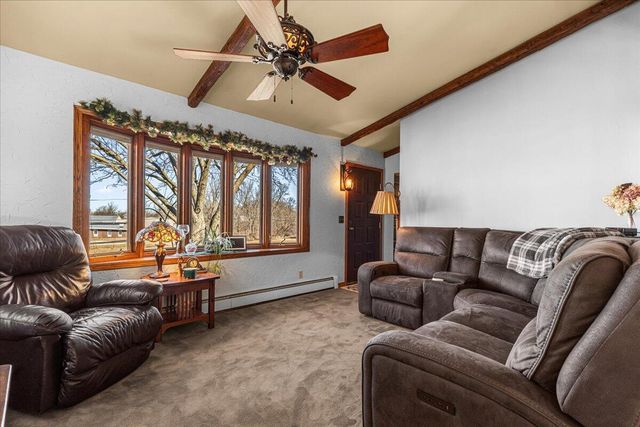 295 Hartford ROAD, Slinger, WI 53086