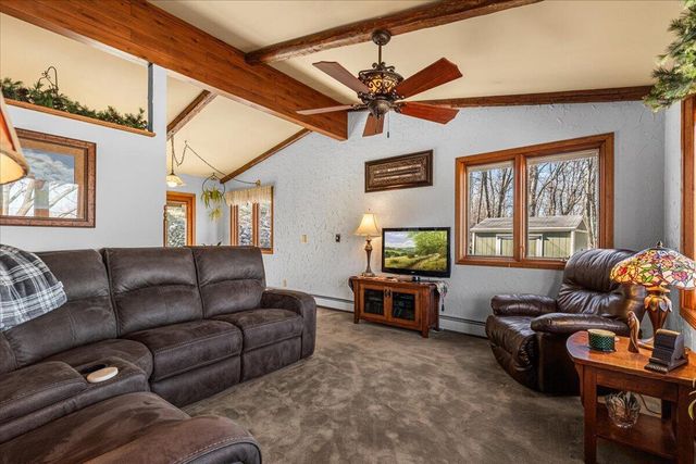 295 Hartford ROAD, Slinger, WI 53086