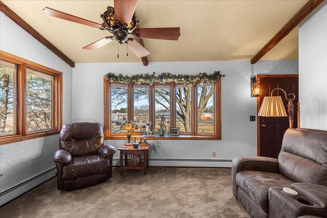 295 Hartford ROAD, Slinger, WI 53086