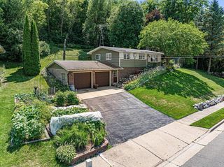 295 Hartford ROAD, Slinger, WI 53086