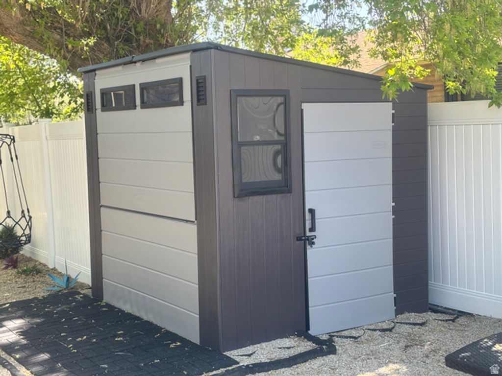 Image 27 of property listing at 3524 S BLAIR CIR, Salt Lake City, UT 84115
