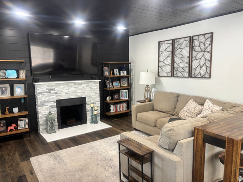 Image 4 of property listing at 3524 S BLAIR CIR, Salt Lake City, UT 84115