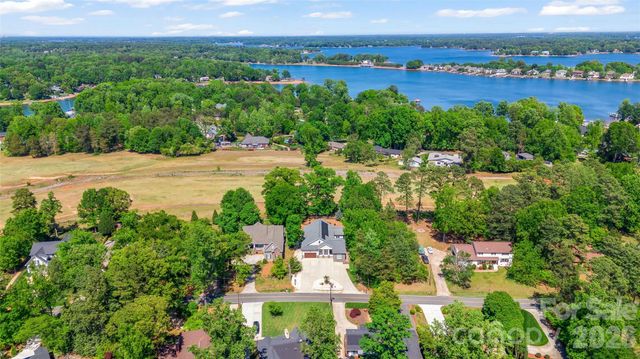 2917 Lake Shore Road S, Denver, NC 28037
