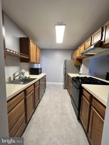 1104 WATERS EDGE DR, Newark, DE 19702