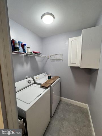 1104 WATERS EDGE DR, Newark, DE 19702