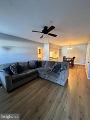 1104 WATERS EDGE DR, Newark, DE 19702