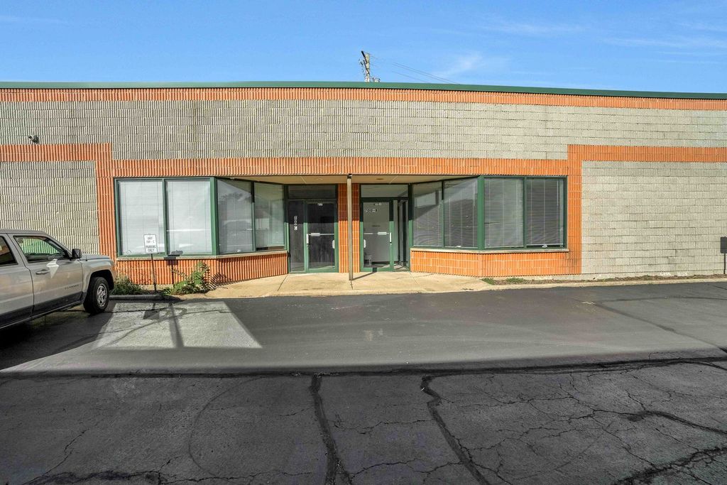 700 E Elm Avenue, La Grange, IL 60525 — exterior
