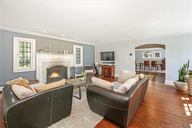 26 Earlwoode Drive, White Plains, NY 10606