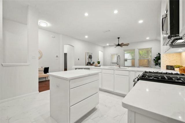 5010 N Fresco Drive DR, Austin, TX 78731