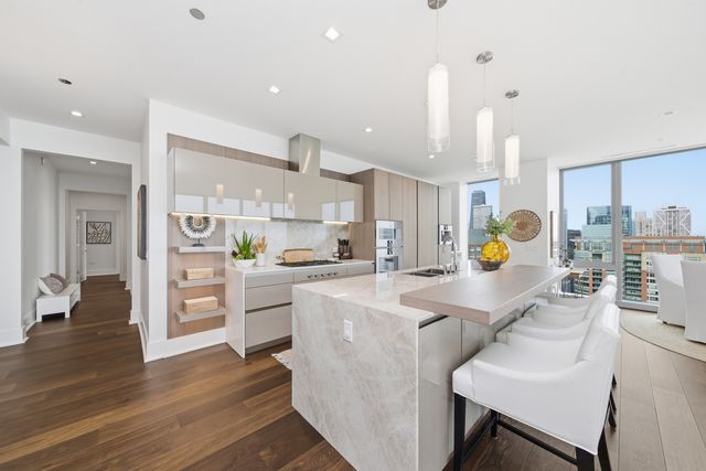 363 E Wacker Drive 2708, Chicago, IL 60601