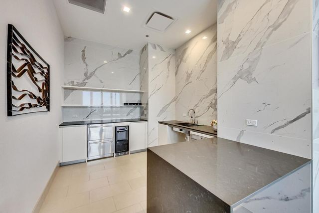 363 E Wacker Drive 2708, Chicago, IL 60601