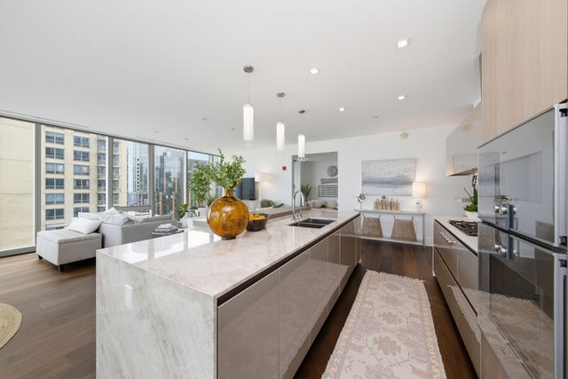 363 E Wacker Drive 2708, Chicago, IL 60601