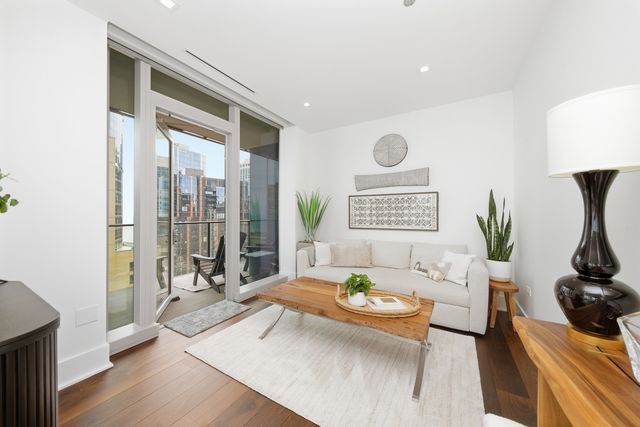 363 E Wacker Drive 2708, Chicago, IL 60601