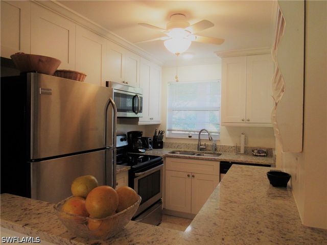 100 Forest Lakes BLVD 109, Naples, FL 34105