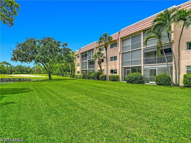 100 Forest Lakes BLVD 109, Naples, FL 34105