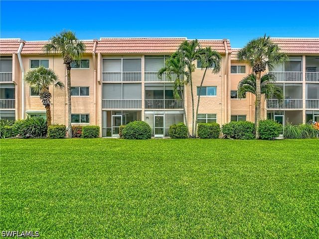 100 Forest Lakes BLVD 109, Naples, FL 34105