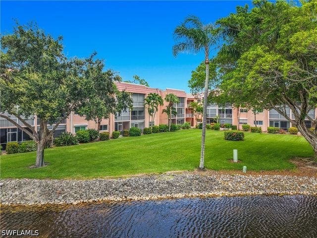 100 Forest Lakes BLVD 109, Naples, FL 34105