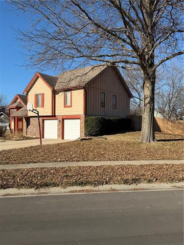 412 Deerfield Court, Lee's Summit, MO 64086