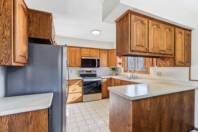 709 83rd Avenue N, Brooklyn Park, MN 55444