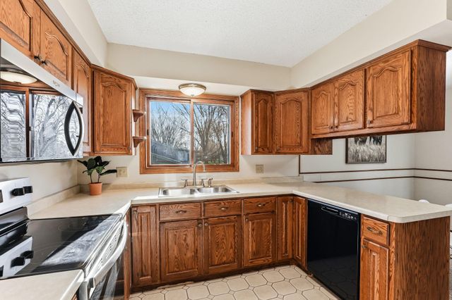 709 83rd Avenue N, Brooklyn Park, MN 55444