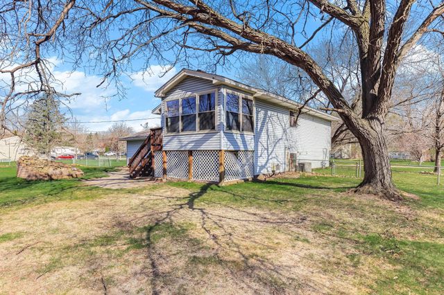 709 83rd Avenue N, Brooklyn Park, MN 55444