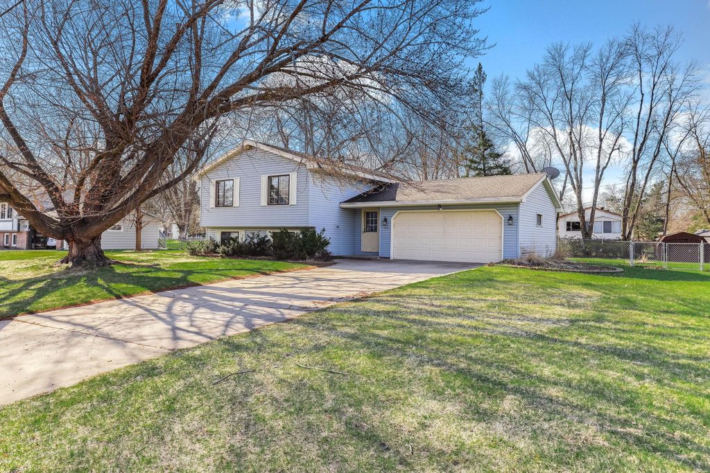709 83rd Avenue N, Brooklyn Park, MN 55444
