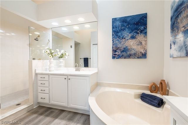 8188 Saratoga DR 703, Naples, FL 34113