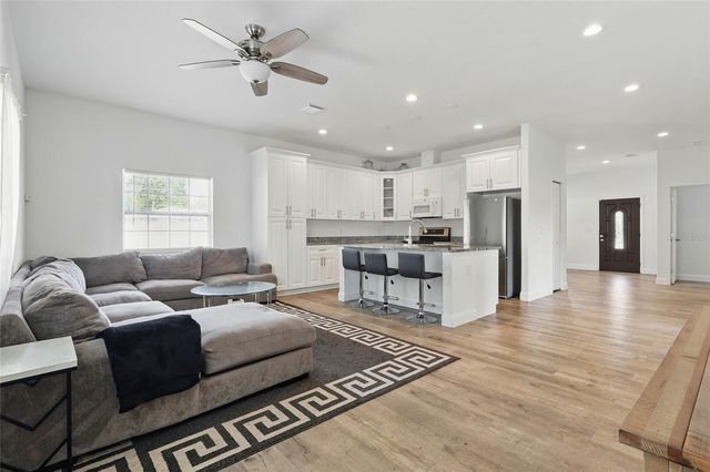 3024 W DOUGLAS ST, Tampa, FL 33607
