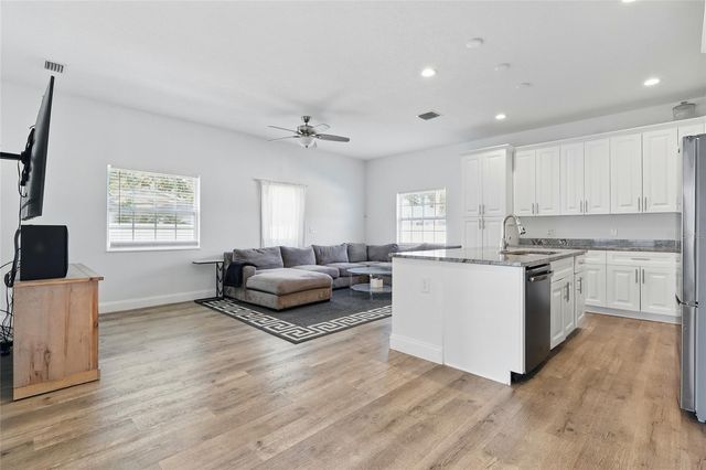 3024 W DOUGLAS ST, Tampa, FL 33607