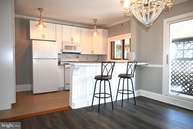281 N WYCOMBE AVE, Lansdowne, PA 19050