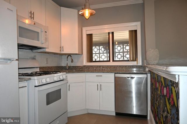 281 N WYCOMBE AVE, Lansdowne, PA 19050