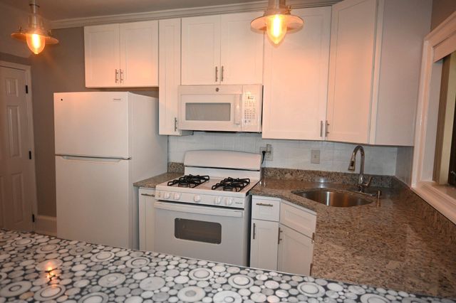281 N WYCOMBE AVE, Lansdowne, PA 19050