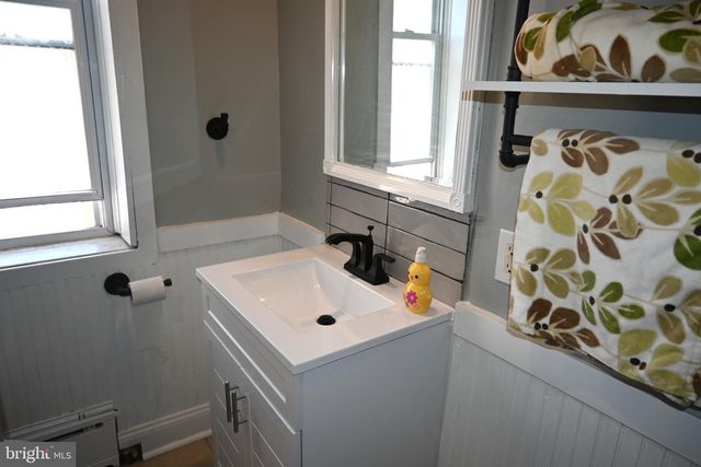 281 N WYCOMBE AVE, Lansdowne, PA 19050