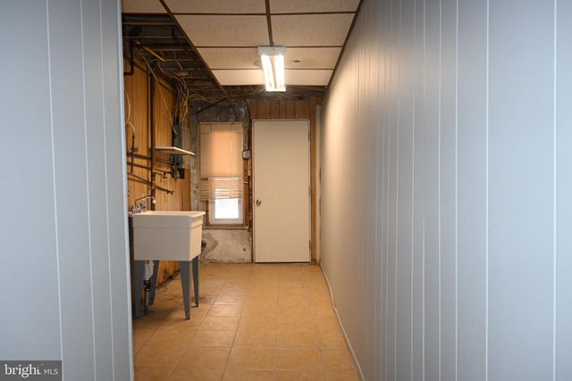 281 N WYCOMBE AVE, Lansdowne, PA 19050