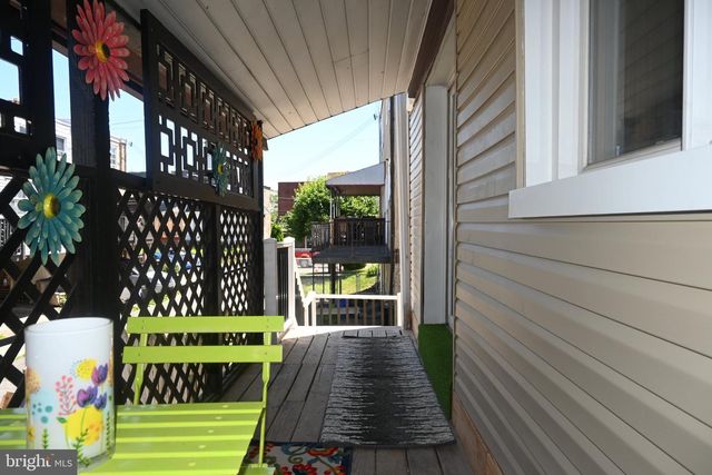 281 N WYCOMBE AVE, Lansdowne, PA 19050