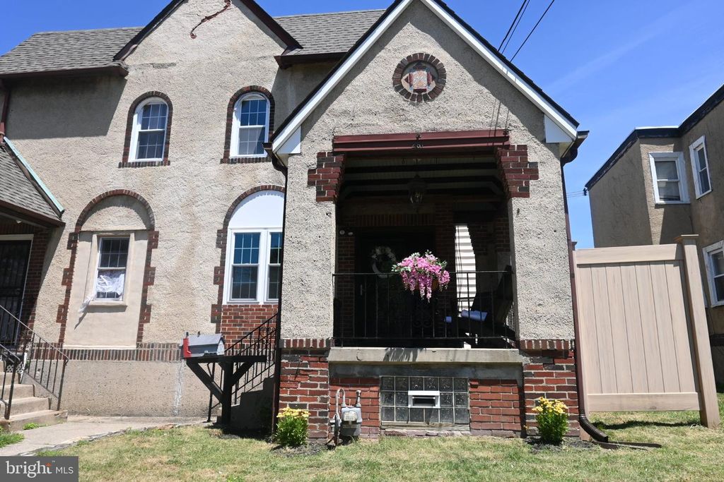 281 N WYCOMBE AVE, Lansdowne, PA 19050