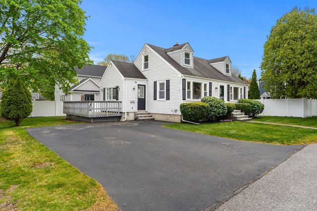 13 Munroe Ave, Woburn, MA 01801