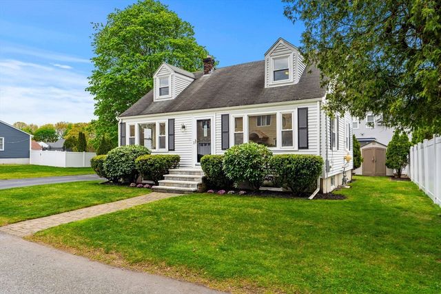 13 Munroe Ave, Woburn, MA 01801