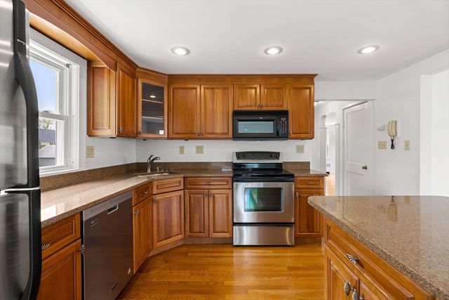 13 Munroe Ave, Woburn, MA 01801