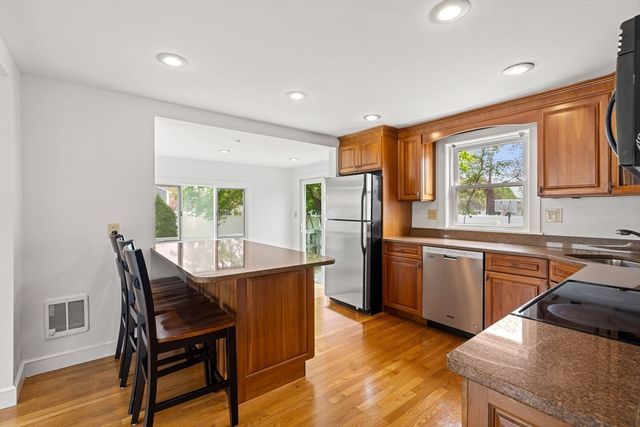 13 Munroe Ave, Woburn, MA 01801