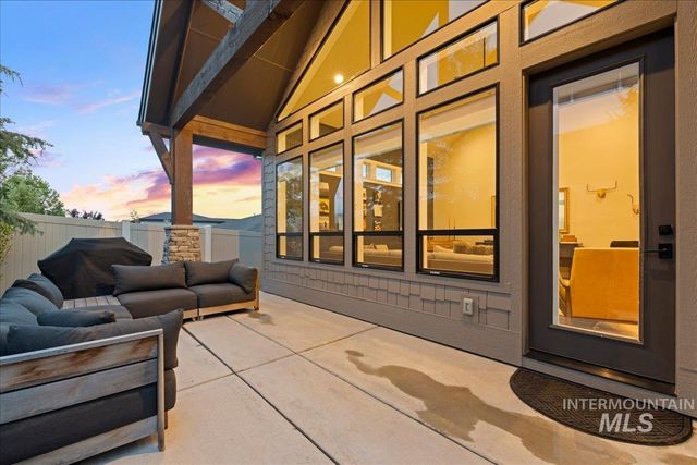 9709 W Snowcap Dr, Boise, ID 83709