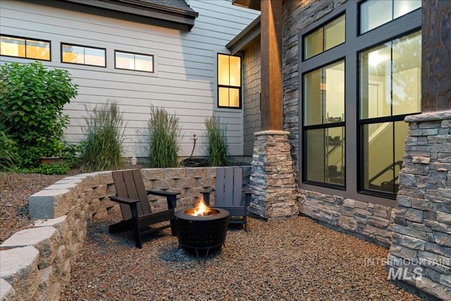 9709 W Snowcap Dr, Boise, ID 83709