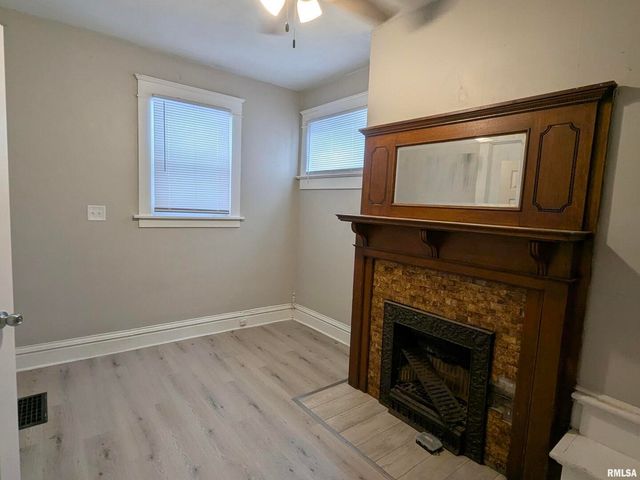 618 Douglas Court, Davenport, IA 52803